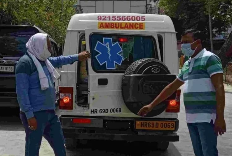 The dead body of the child carrying the parents on foot