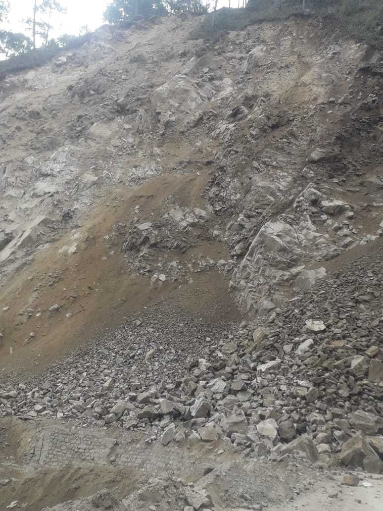 Tanakpur-Pithoragarh National Highway closed, 12 army personnel stranded
