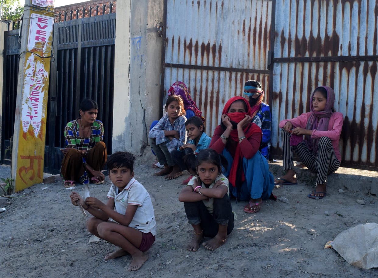 There was neither flour nor pulse in the house, it was going to die from hunger, got ration after eight days