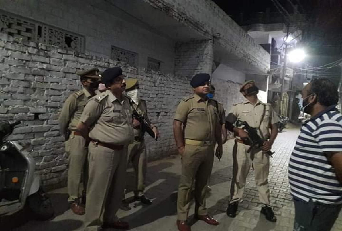 Prayagraj: Encounter between the police and the miscreants, the miscreant was shot in the leg