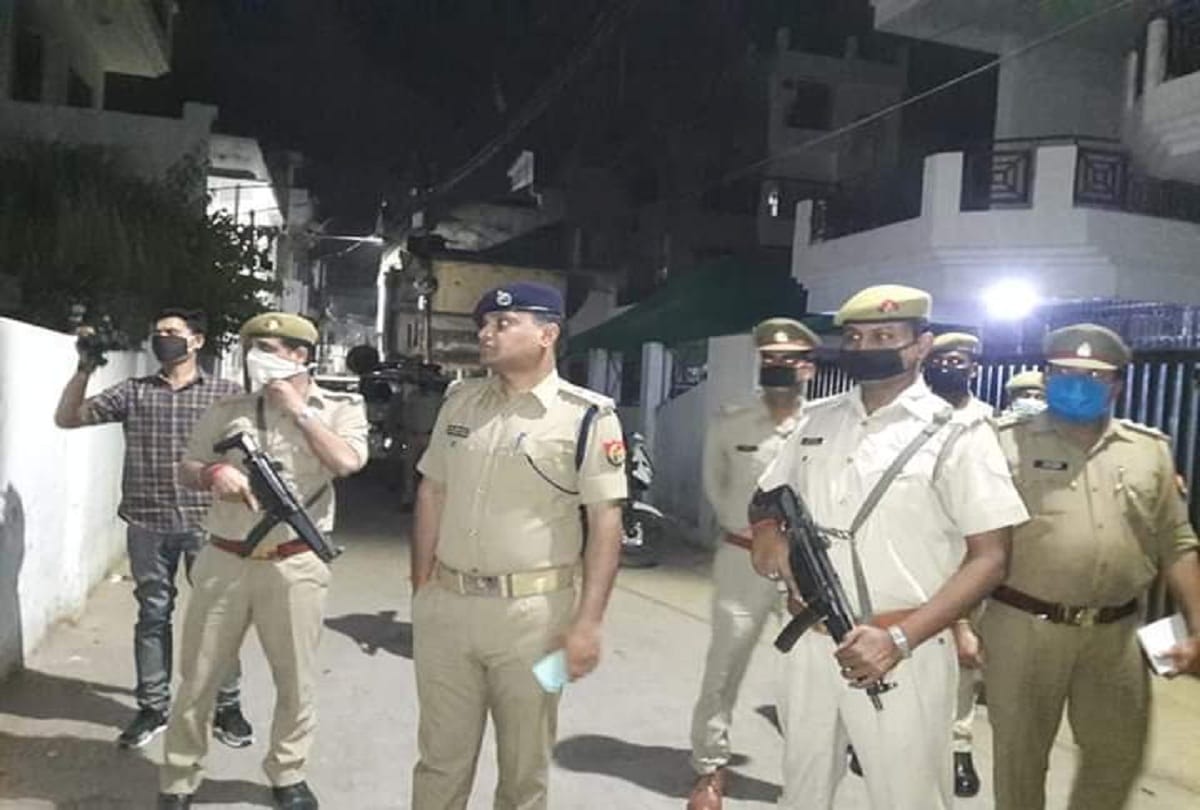 Prayagraj: Encounter between the police and the miscreants, the miscreant was shot in the leg