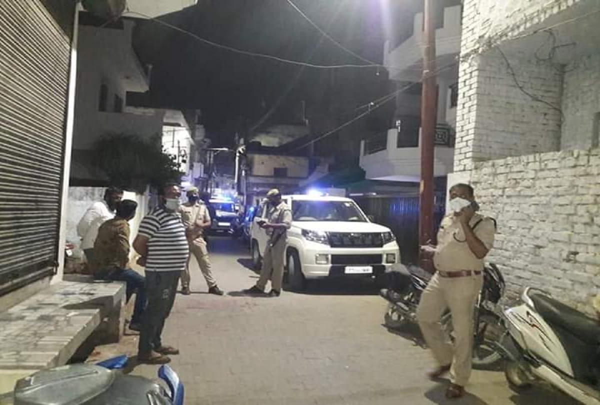 Prayagraj: Encounter between the police and the miscreants, the miscreant was shot in the leg