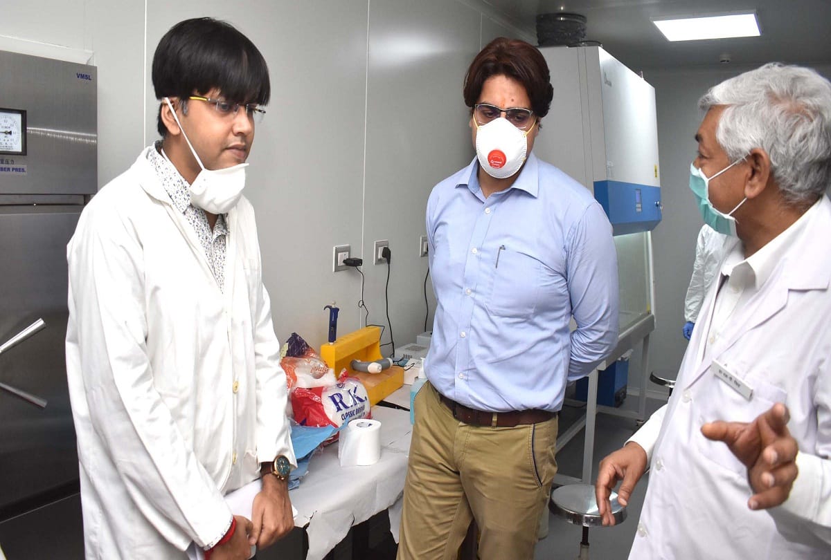 Singer Shaan raises 25 lakh rupees to support daily wage earners
