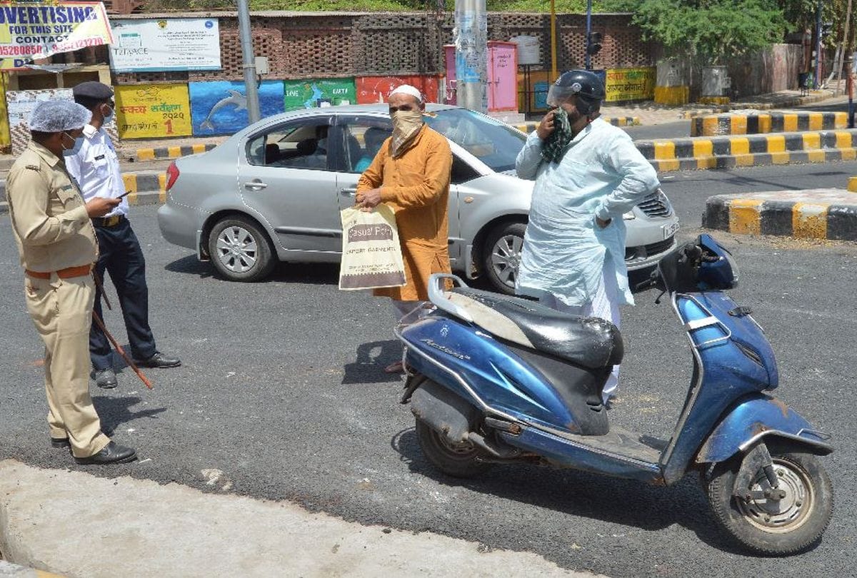 Agra Lockdown News in Hindi Police Arrests 140 People In Lockdown