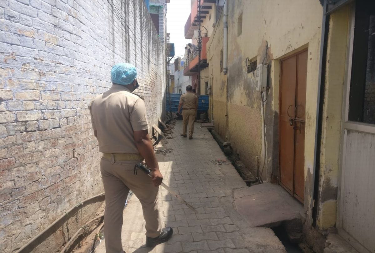 Agra Police Sealed Shahganj Area After Found Corona Virus Patient