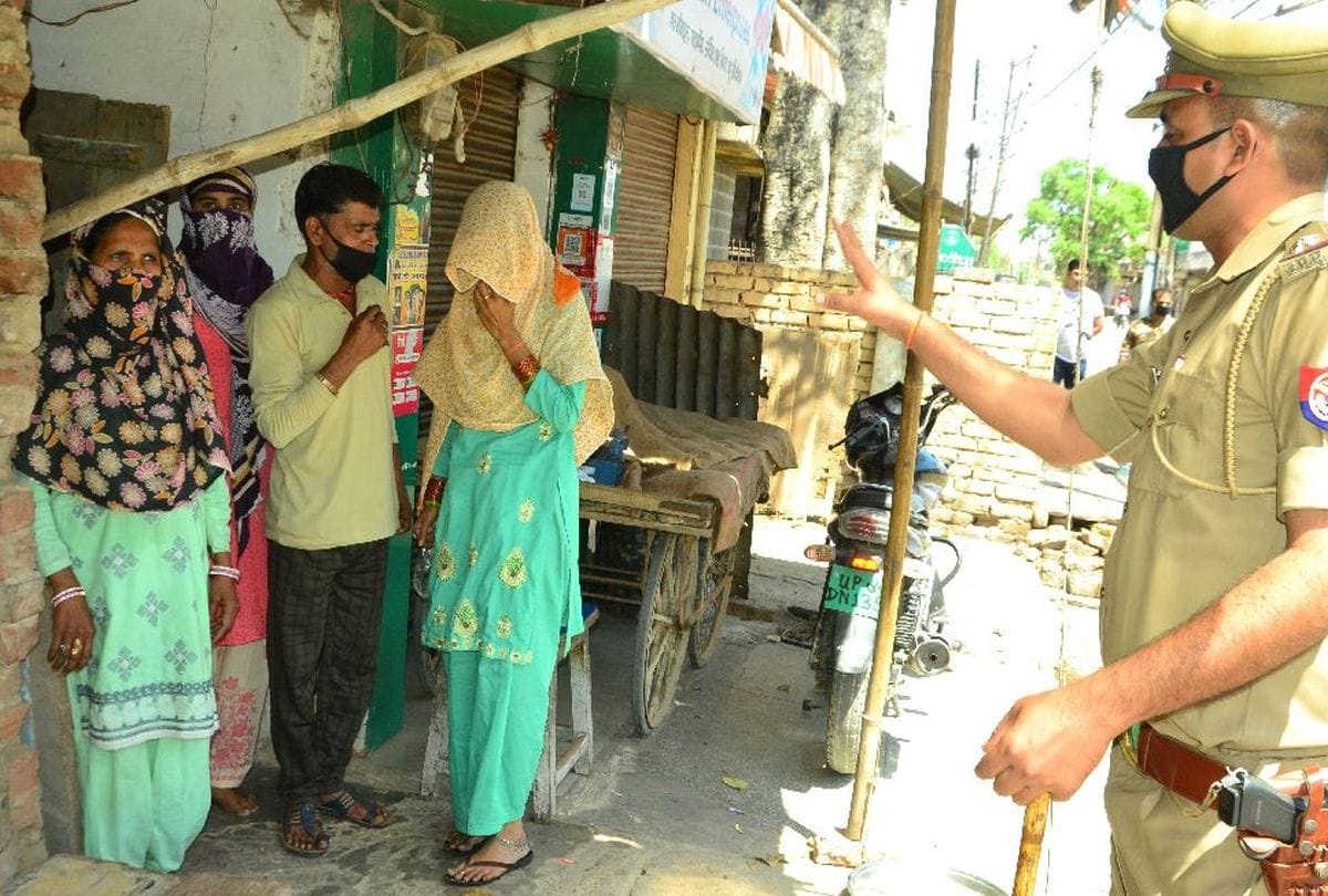 Agra Lockdown News in Hindi Police Arrests 140 People In Lockdown