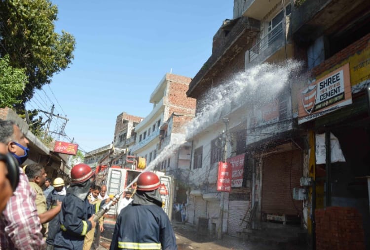 Fire breaks out at a factory in Ludhiana amid curfew