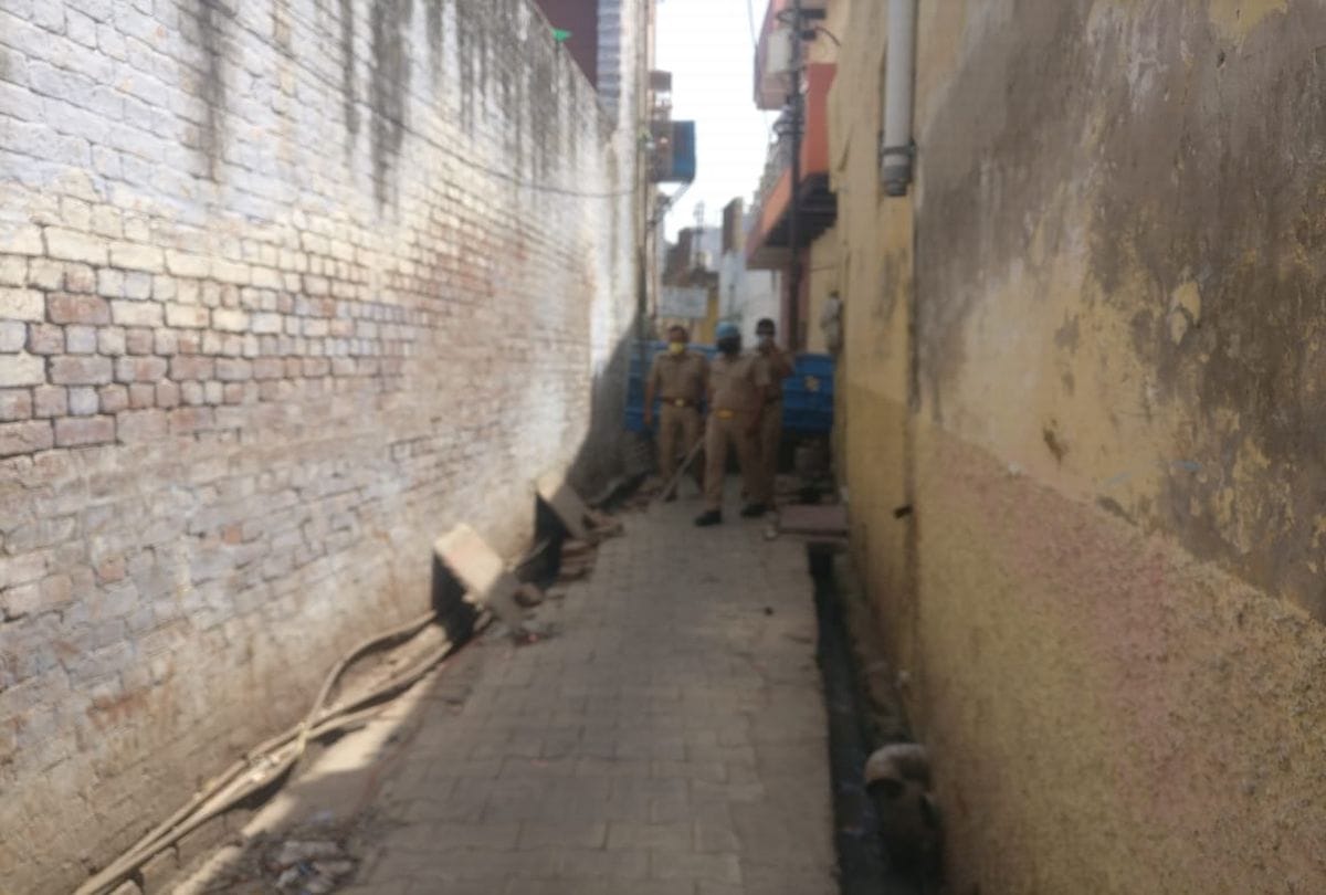 Agra Police Sealed Shahganj Area After Found Corona Virus Patient