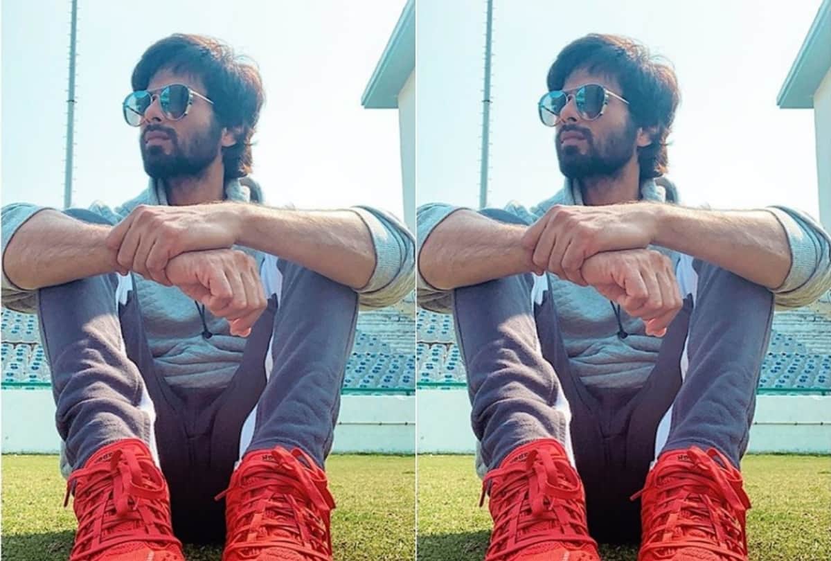 shahid kapoor red and orange reebok shoes price quite affordable