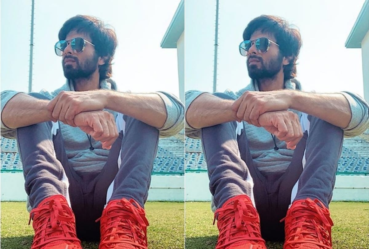 shahid kapoor red and orange reebok shoes price quite affordable