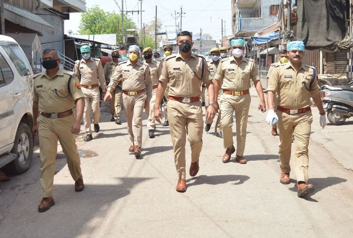 Agra Lockdown News in Hindi Police Arrests 140 People In Lockdown