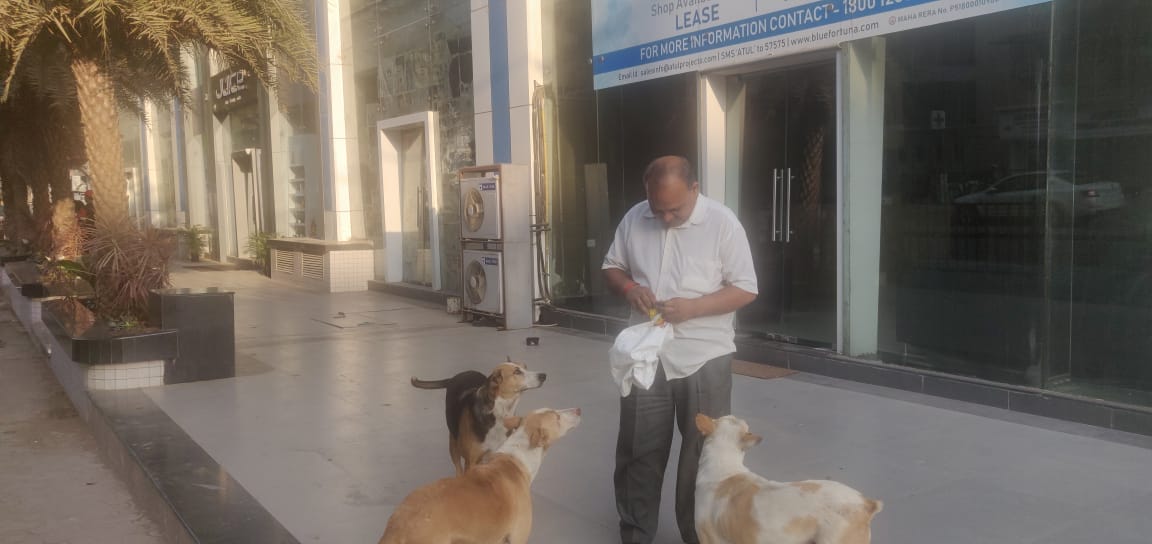 Ramavatar Mishra serving unmatched, destitute in  in Lock down