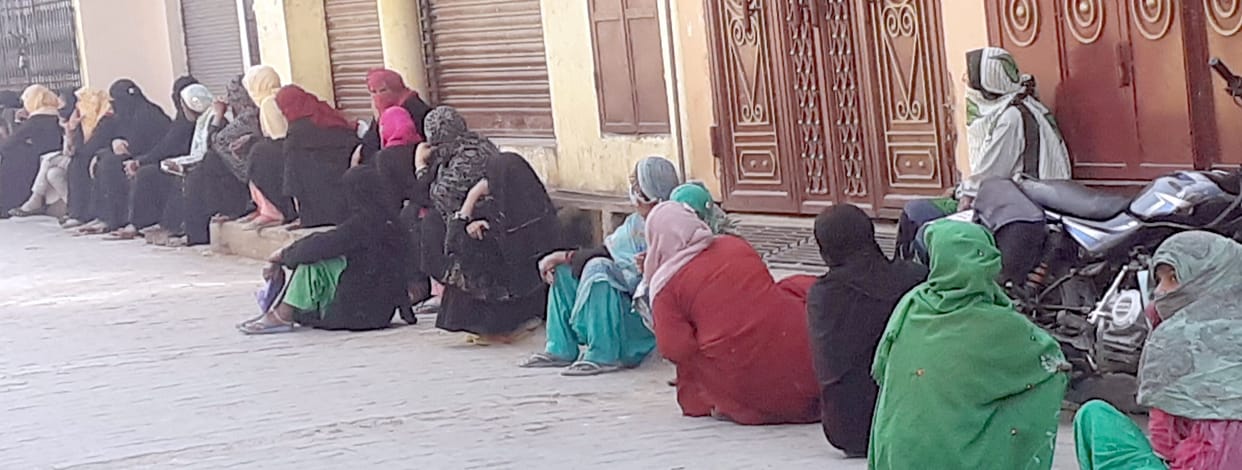 Crowd of customerd outside banks