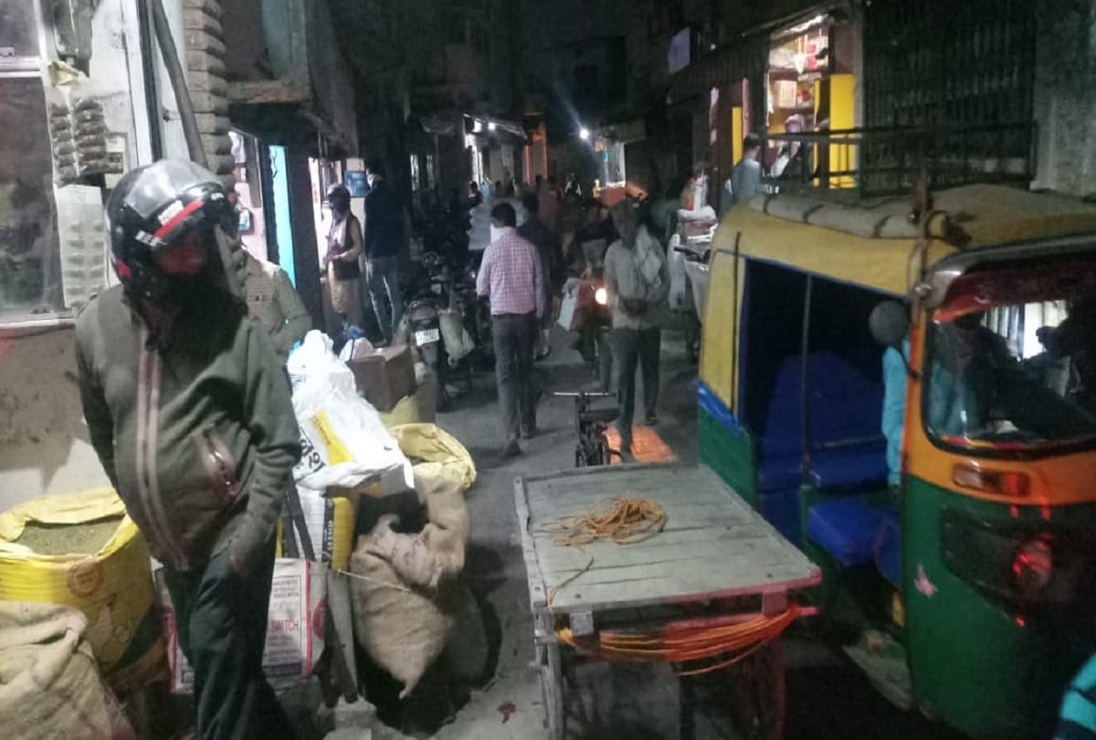 Bareilly markets opened early morning lockdown rules not followed by people