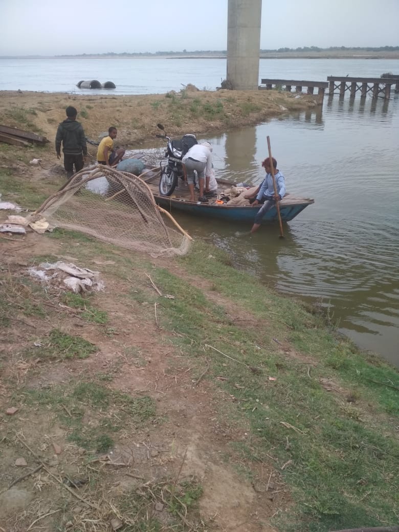 Sailors are making people cross the border even in lockdown