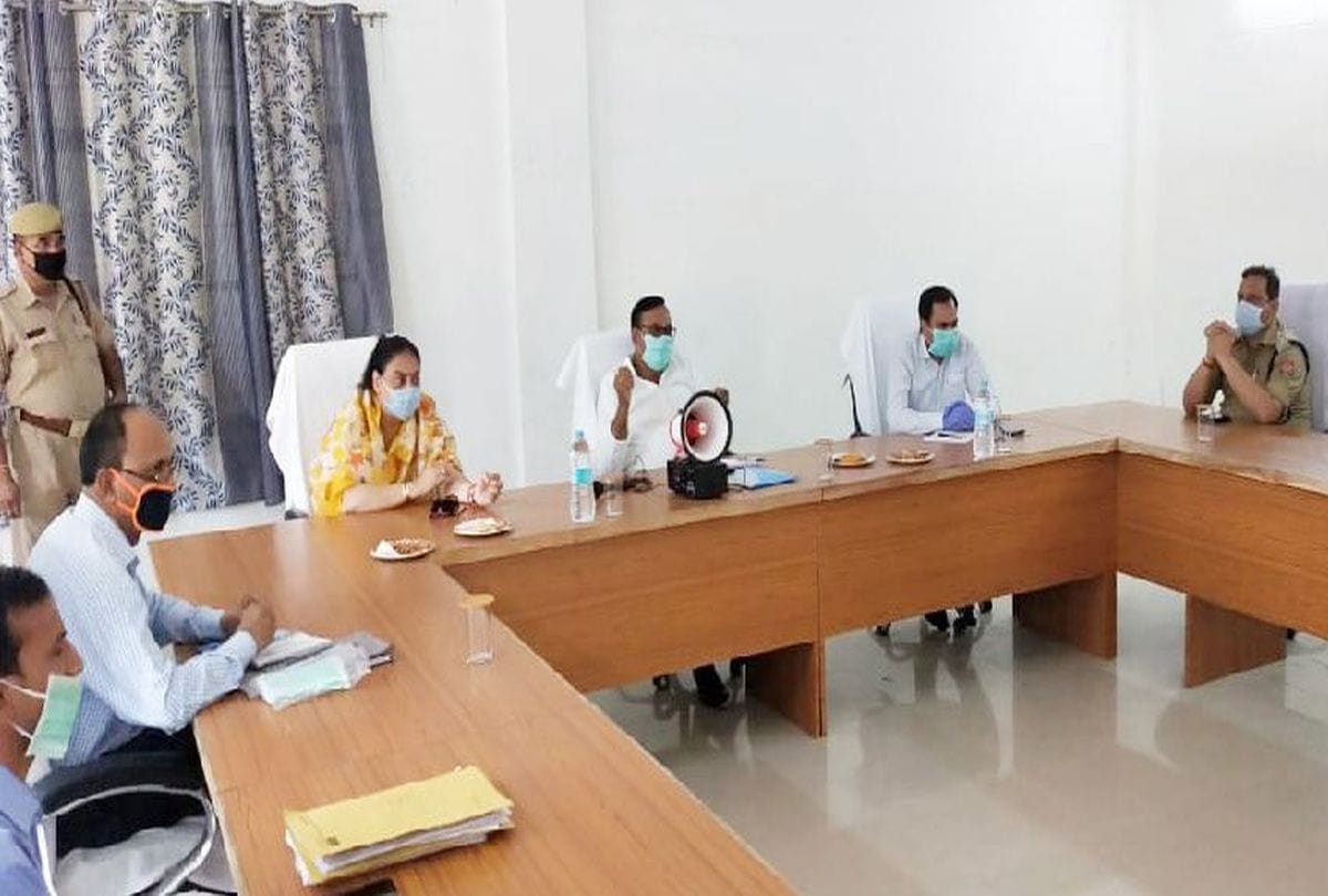 Bjp Mp Rajkumar Chahar Meeting With Officers Number For Helpline Corona Virus