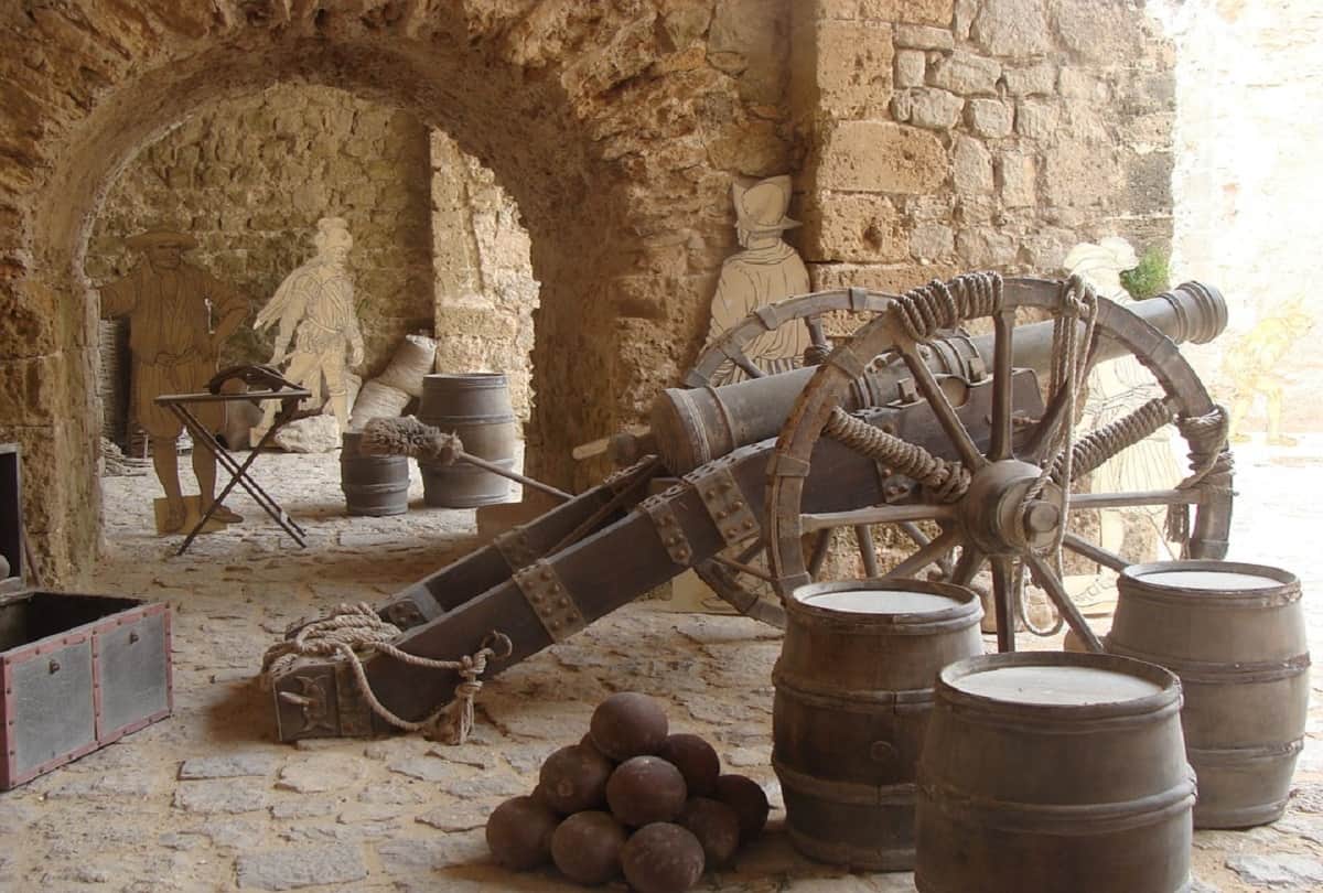 churu fort where silver shells were fired on enemies by Cannon