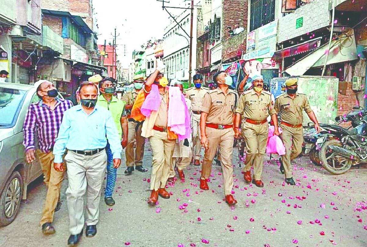 Flower On Policemen Tanks By Meera Husaini People