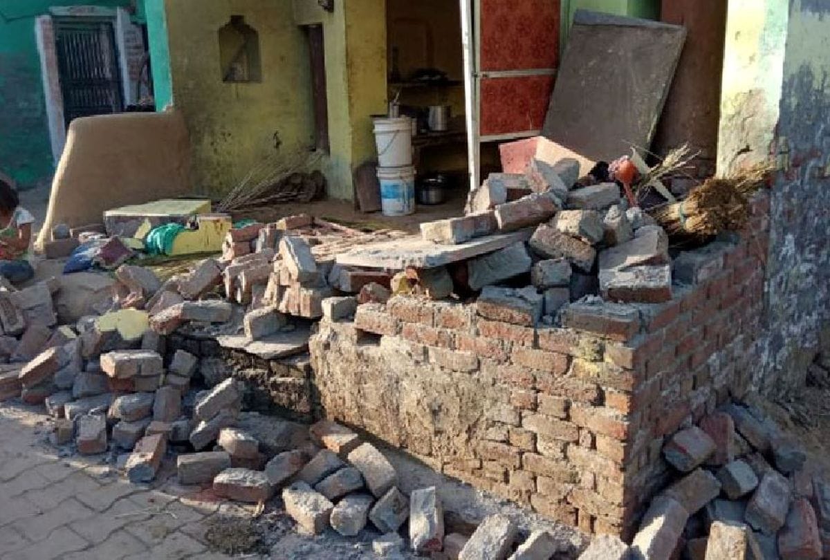 two brothers died due to house wall fell after tractor-trolley collision in mathura