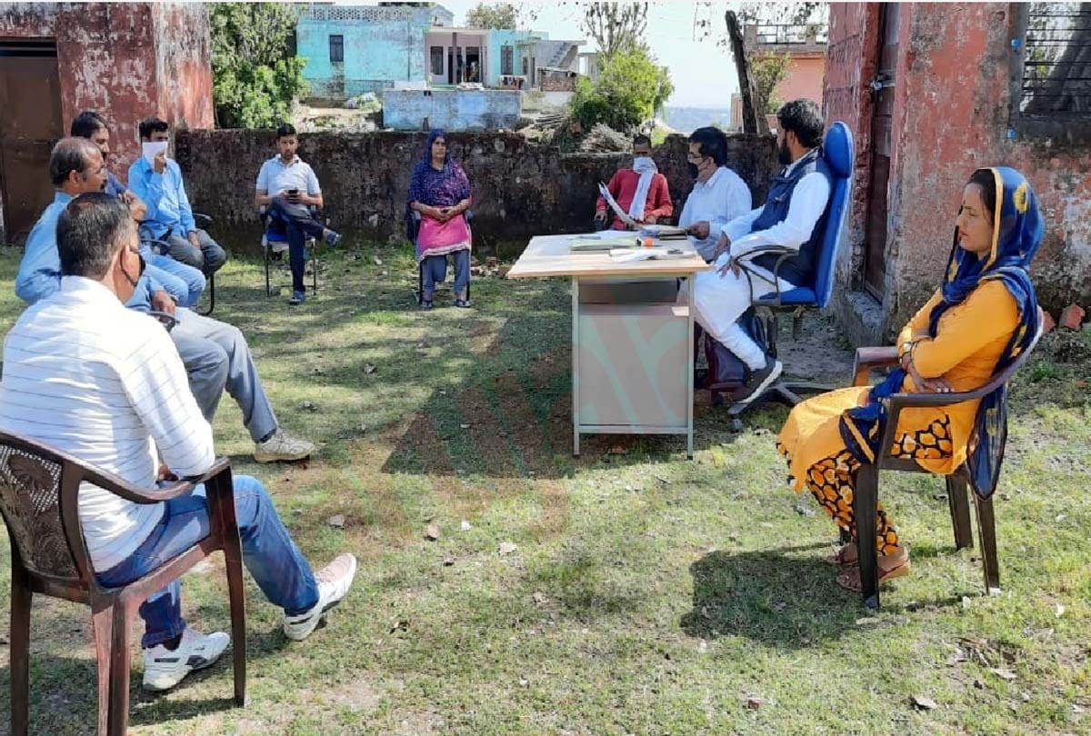 Coronavirus in Jammu Kashmir (J&K) News in Hindi, Two thousand people gave up one time meal in kathuwa jammu