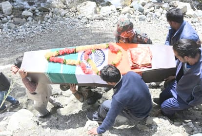 Martyr Soldier'village: road ravaged, no bridge to cross drain