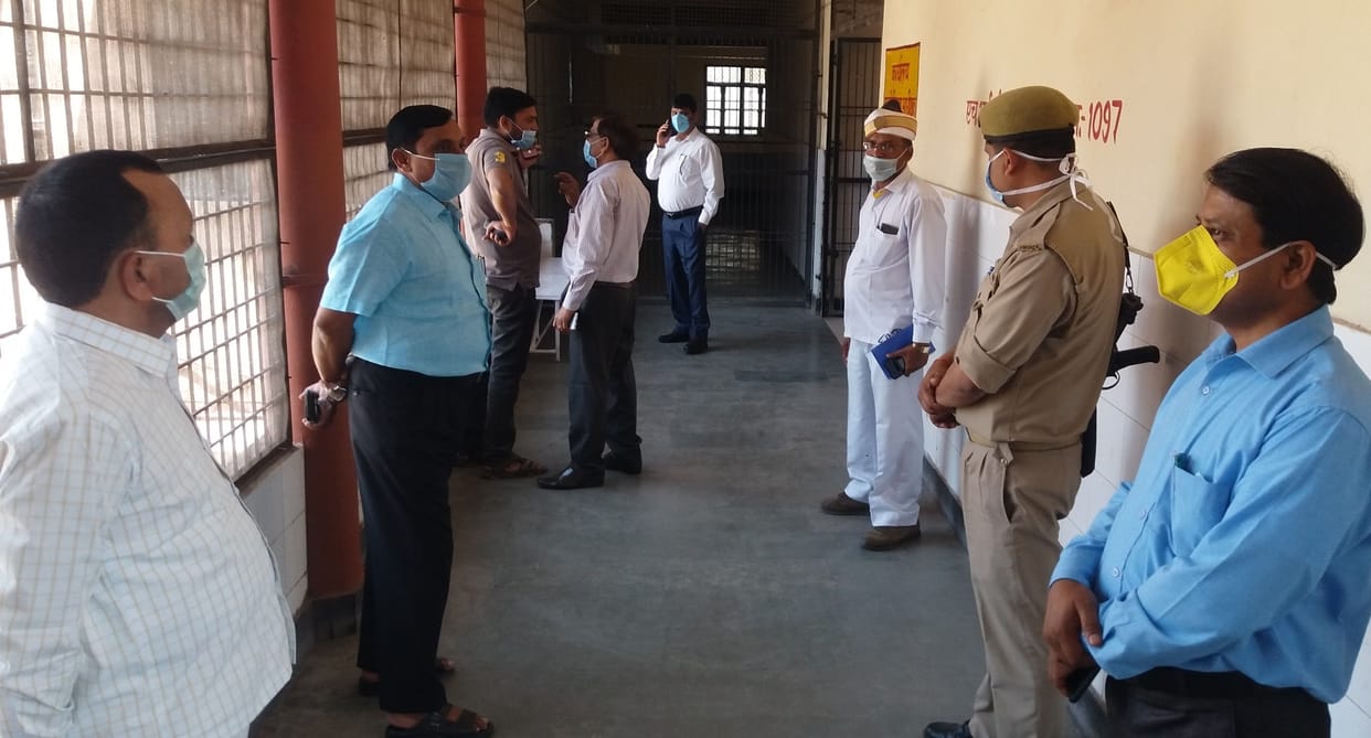 Hathras: The employee had trouble breathing, his hands were swollen