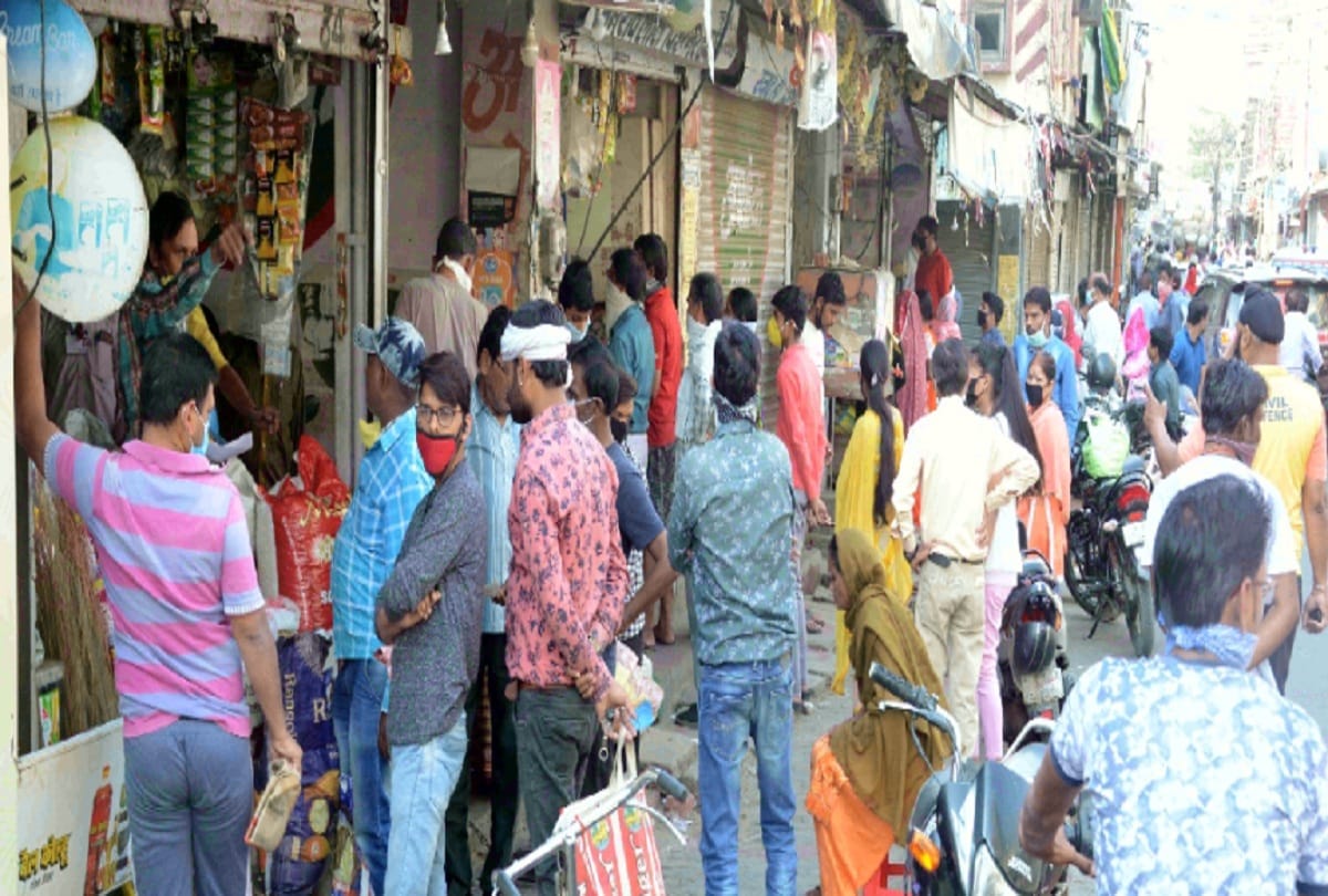 lockdown breaks from Breaking news Crowd in markets Social distancing violation see photos
