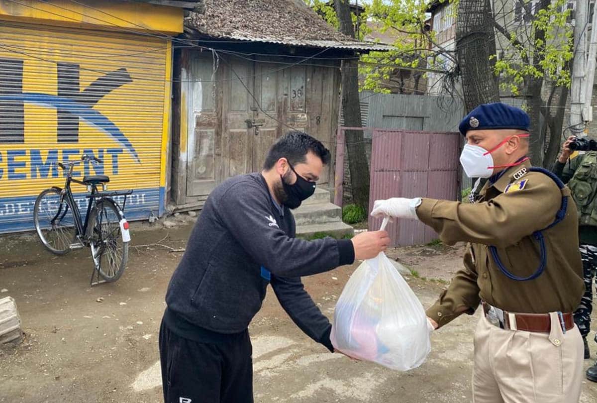 Coronavirus in Jammu Kashmir (J&K) News in Hindi, Indian army ready to defeat coronavirus and helping people