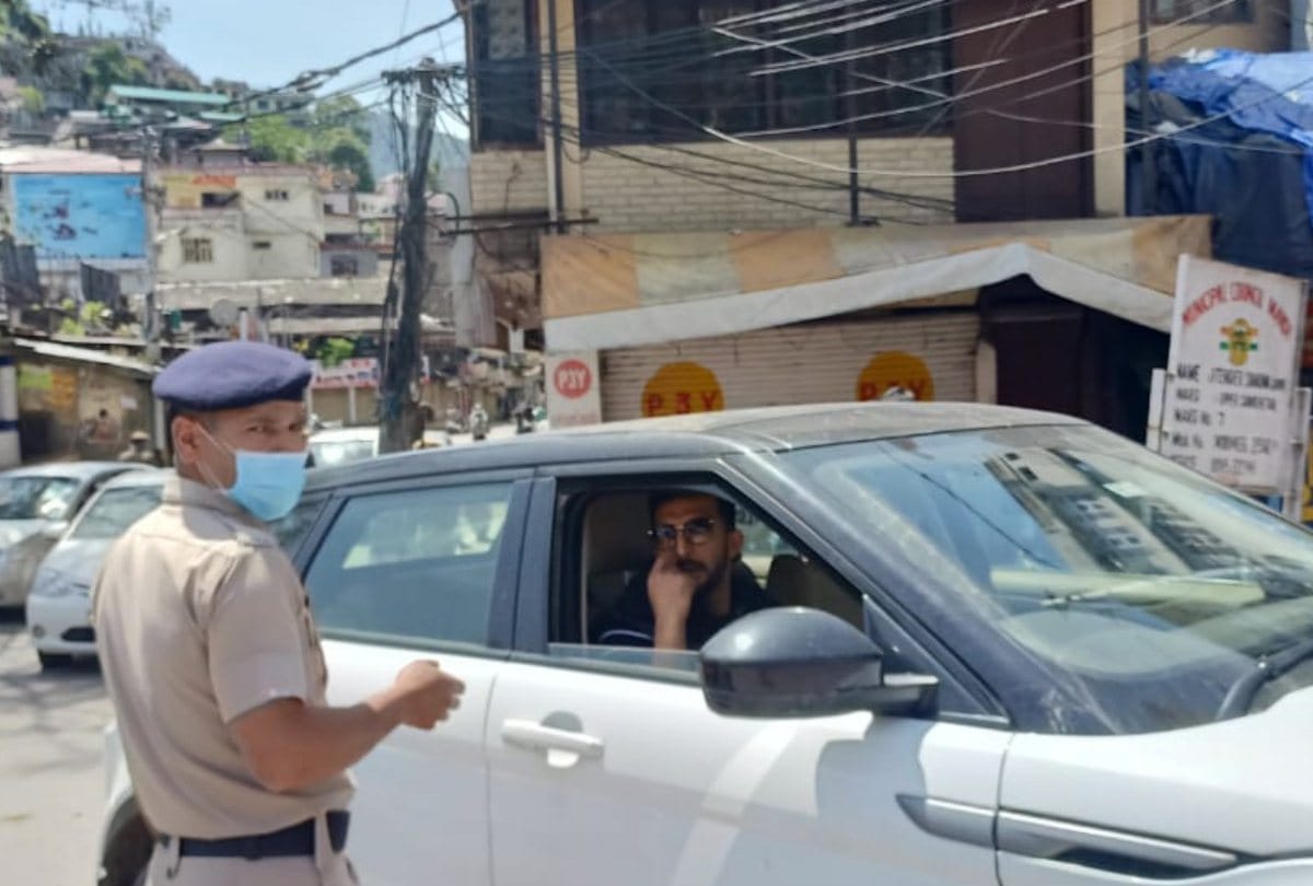 cricketer rishi dhawan challan by police during curfew in mandi himachal pradesh