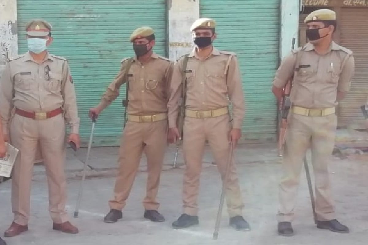 Two smugglers arrested with illegal liquor in Shamli of Uttar Pradesh