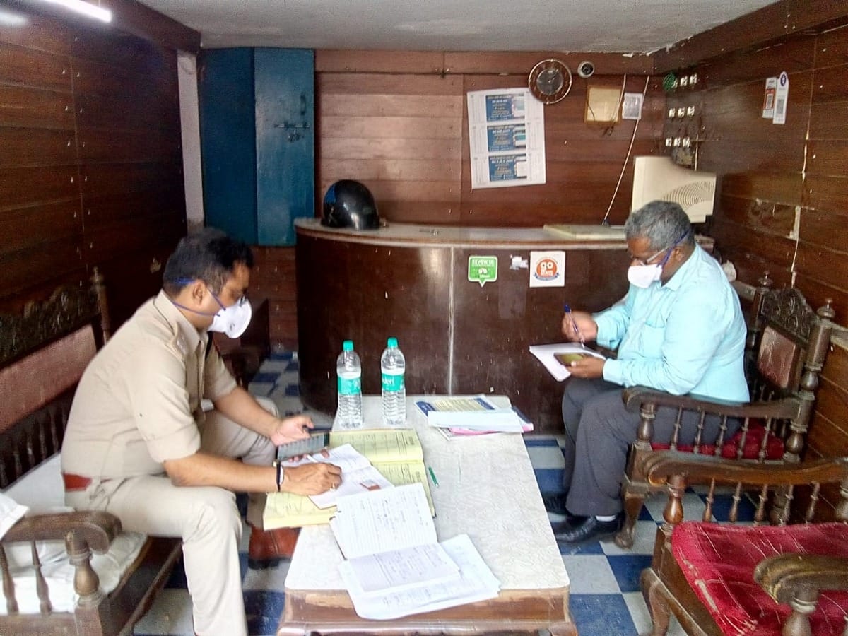 suspect death foreigner dead body in guest house in varanasi