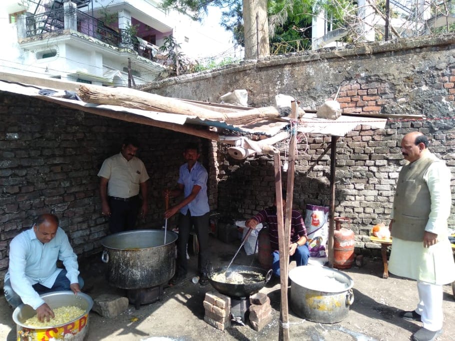 Coronavirus Lockdown: Sonia Rasoi is distributing food to the needy from the kitchen
