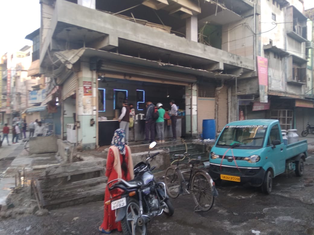 uttarakhand Lockdown latest news: some shopkeeper broke lock down rules