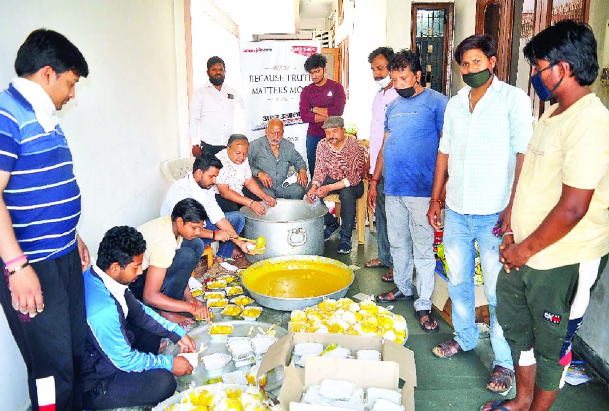Police-administration is also cooperating while helping in lockdown during amar ujala move