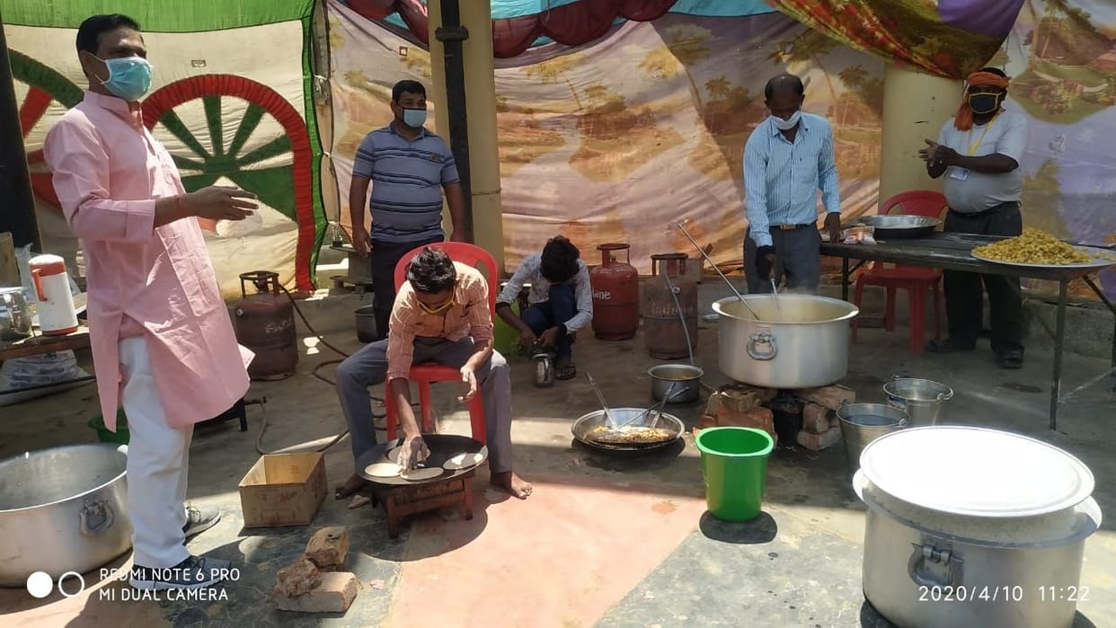 bhojan taiyar ho raha