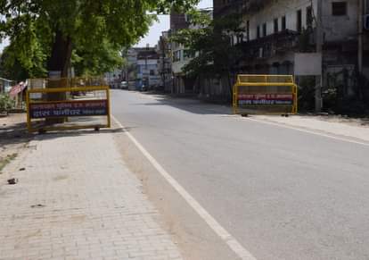 आजमगढ़ के बिलरिया की चुंगी रोड पर पसरा सन्नाटा।