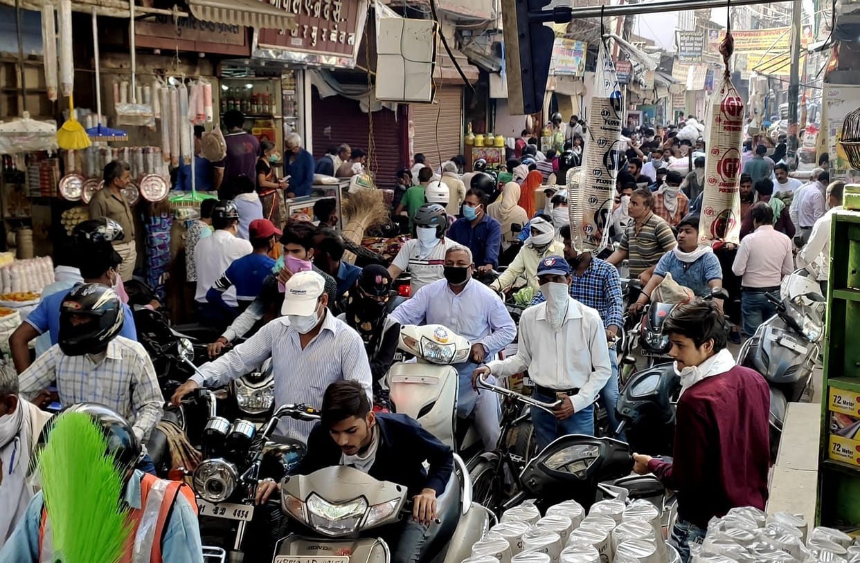 Ban on whole sale markets in Aigarh due to negligency of social distancing.