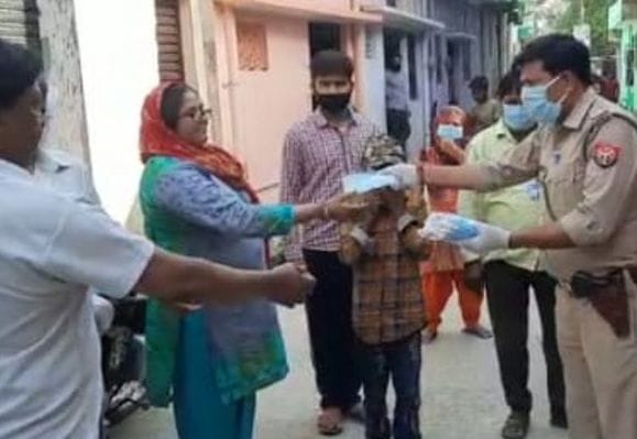 Police distributing masks