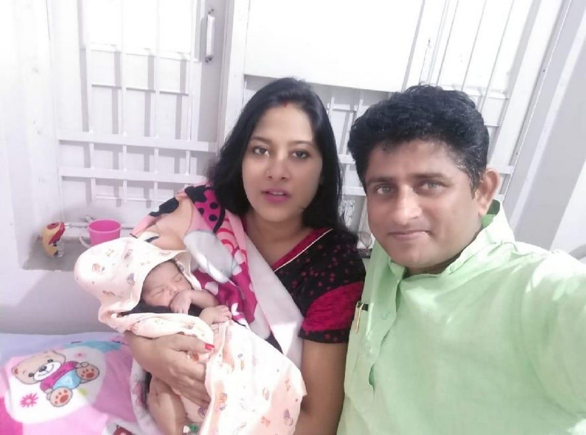 couple of Mirzapur set an example, deposited money in the PM Care Fund