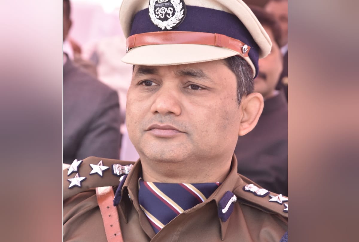 Special story for corona warriors Police officers in gorakhpur