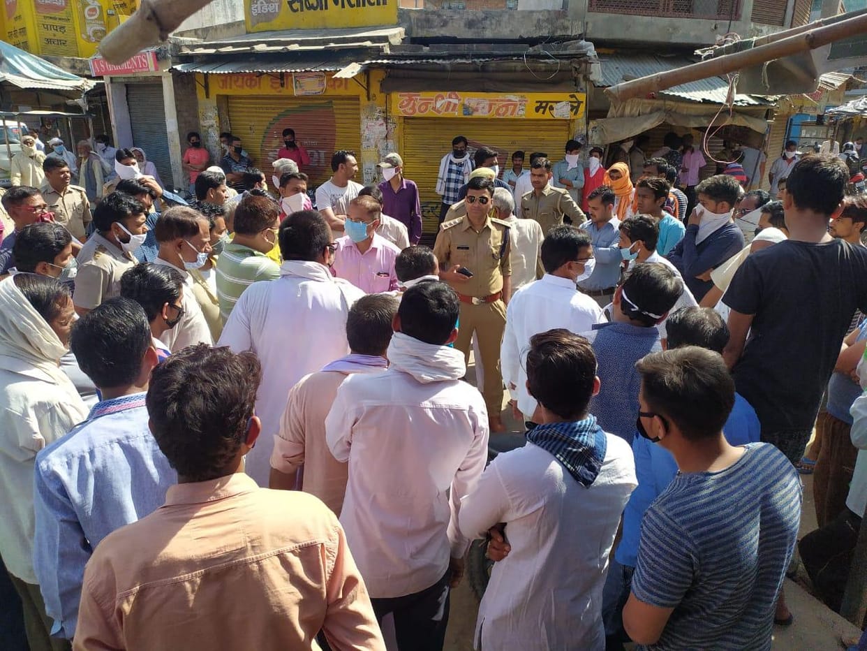 Uproar of traders against raiding shops