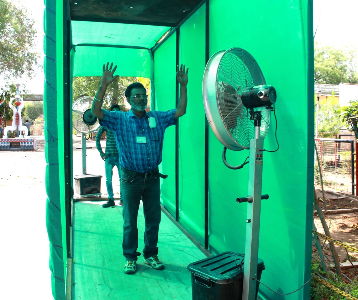 sanitizer gate in ac loco shade