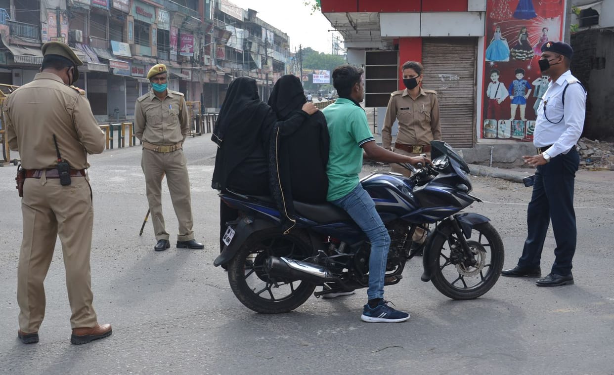 Stay indoors, it is very dangerous to move out