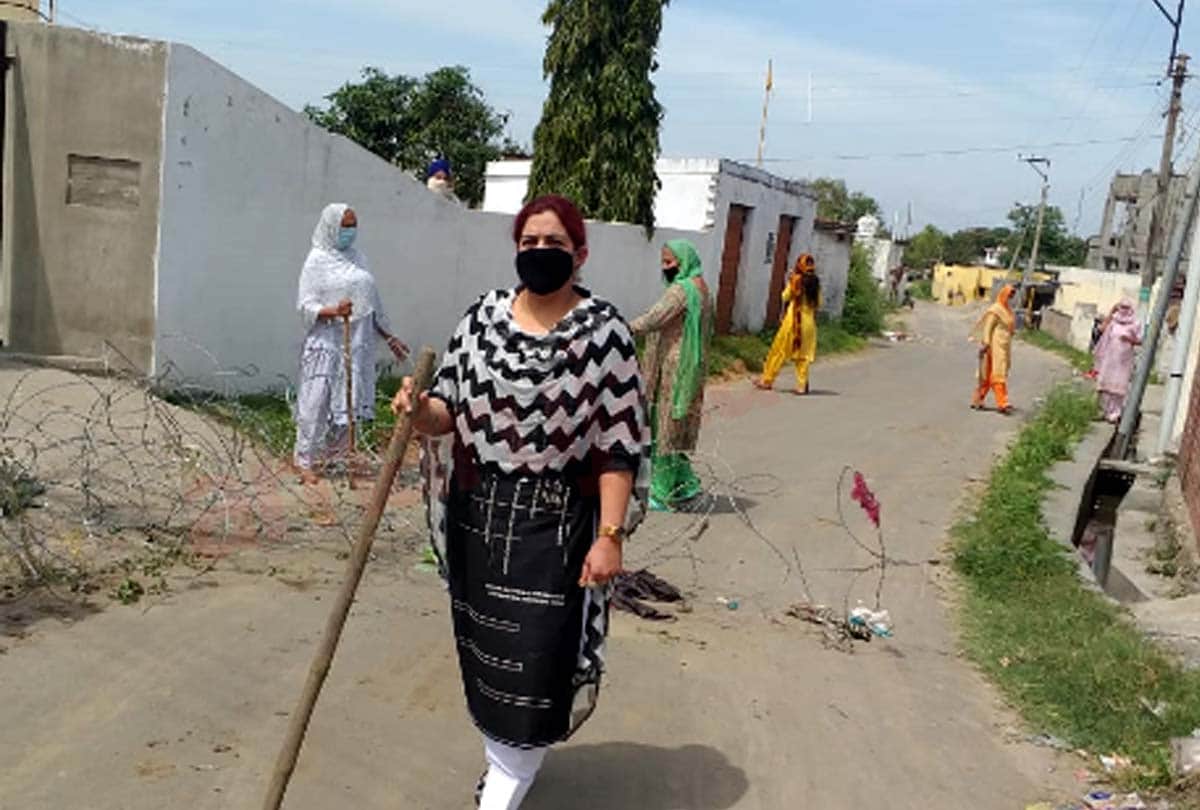 Coronavirus in Jammu Kashmir (J&K) News in Hindi, People go out of home unnecessarily, women took up hockey sticks and tackling situation