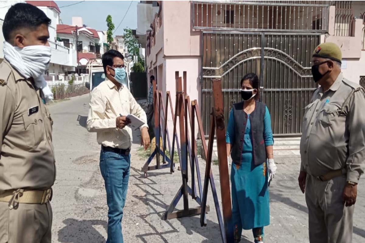coranavirus update news: Police tieght security in sealed hotspot areasin Meerut