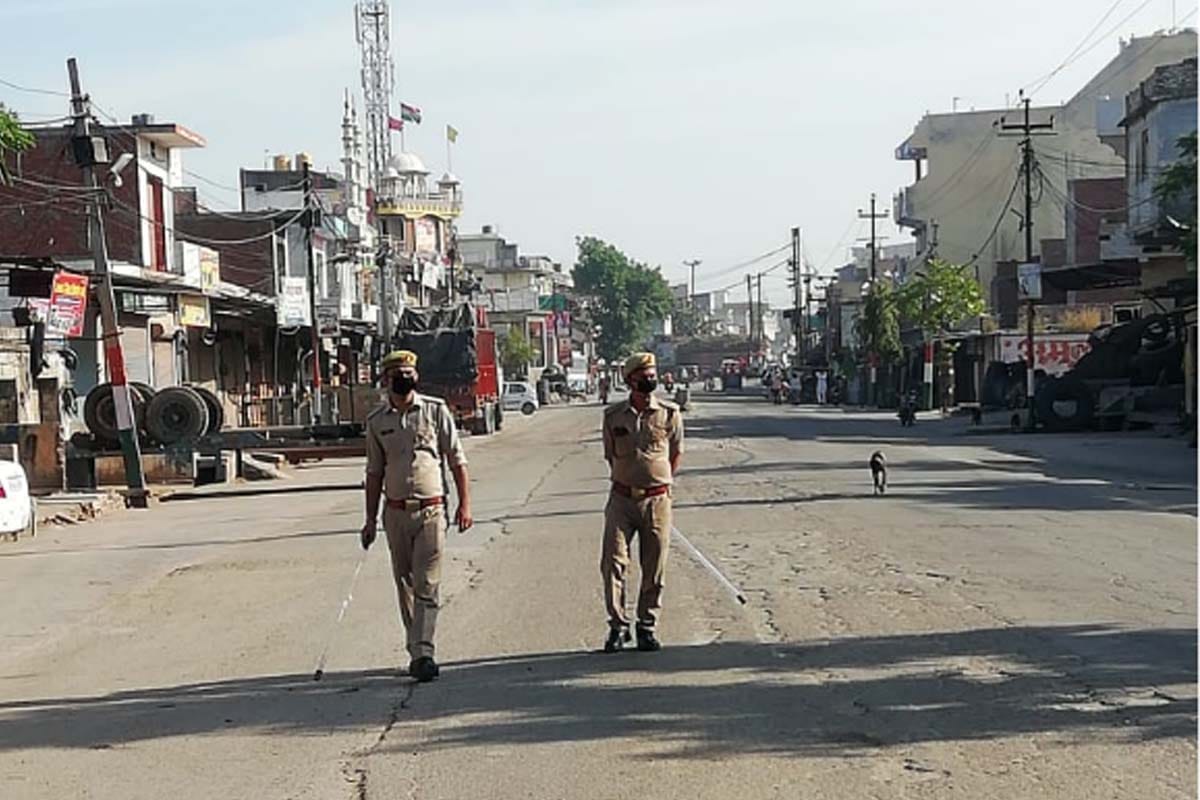 Lockdown increased for 3rd May in India, people run to shops to be necessary items in West UP