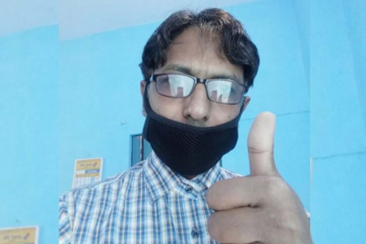 Corona Warriors: Fathers death breaks him but but Dr. Tahir did not leave his duty in Baghpat