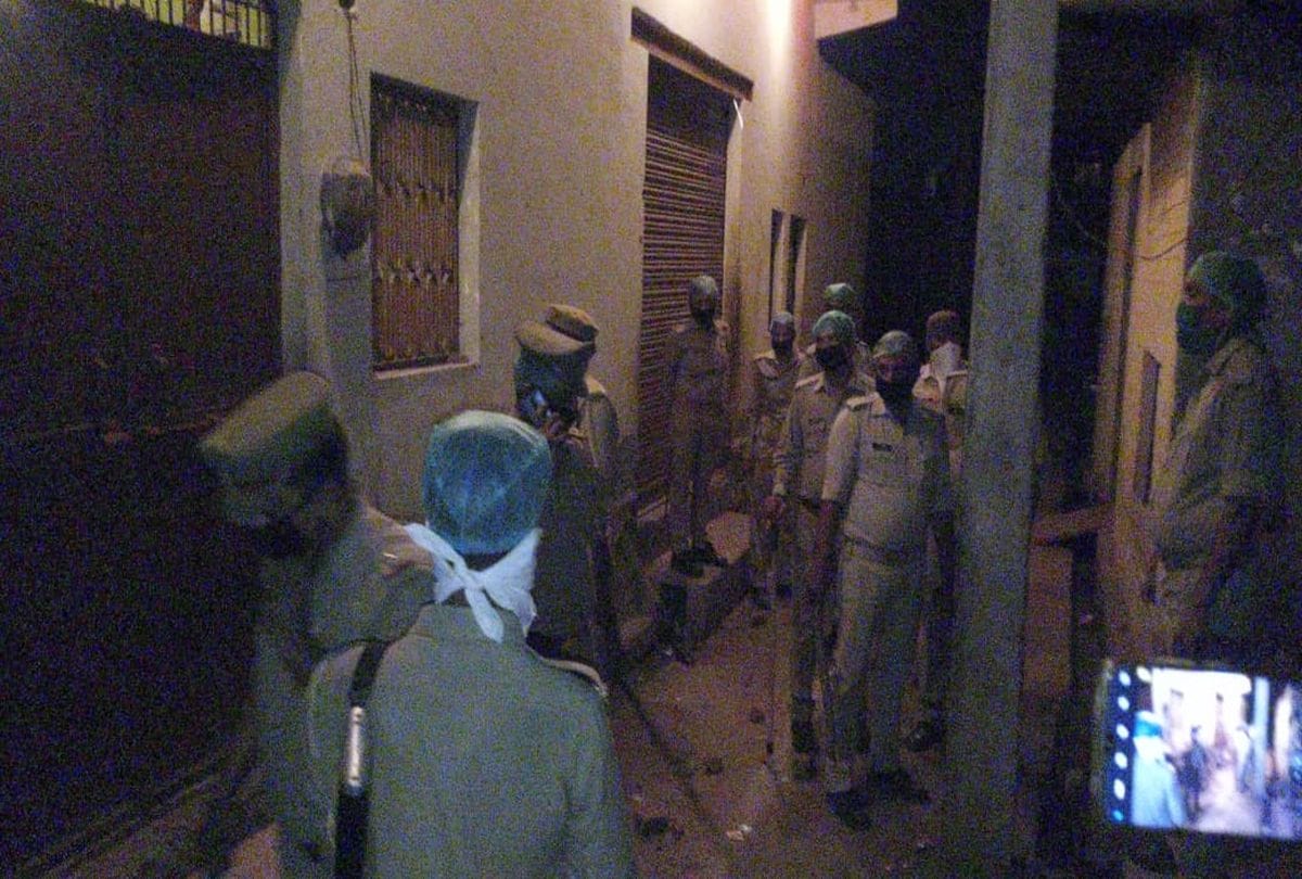 Clash Between Two Groups Stone Pelltes During Lockdown Crime News