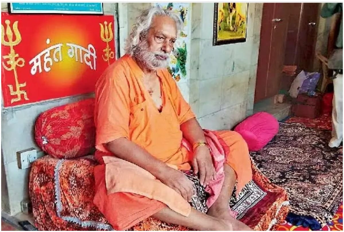 Former head of Mahanirvani Akhara of Shri Mahakaleshwar Temple Mahant Prakash Puri Maharaj passed away