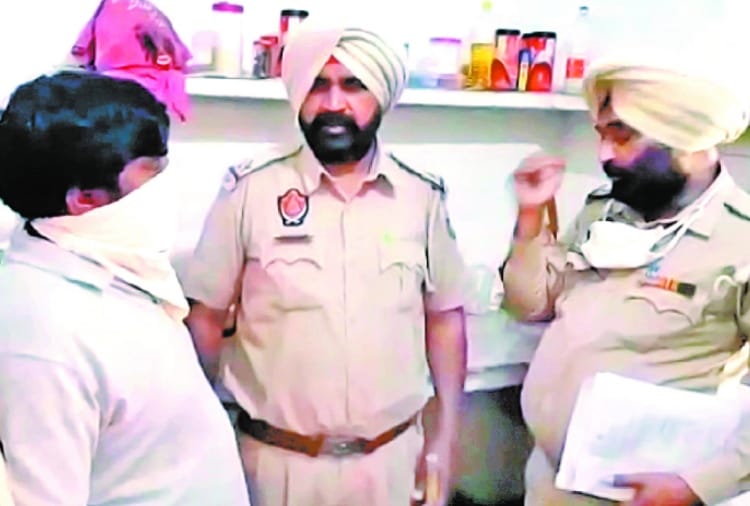 A Man Complaint on Bihar Control Room to not getting ration